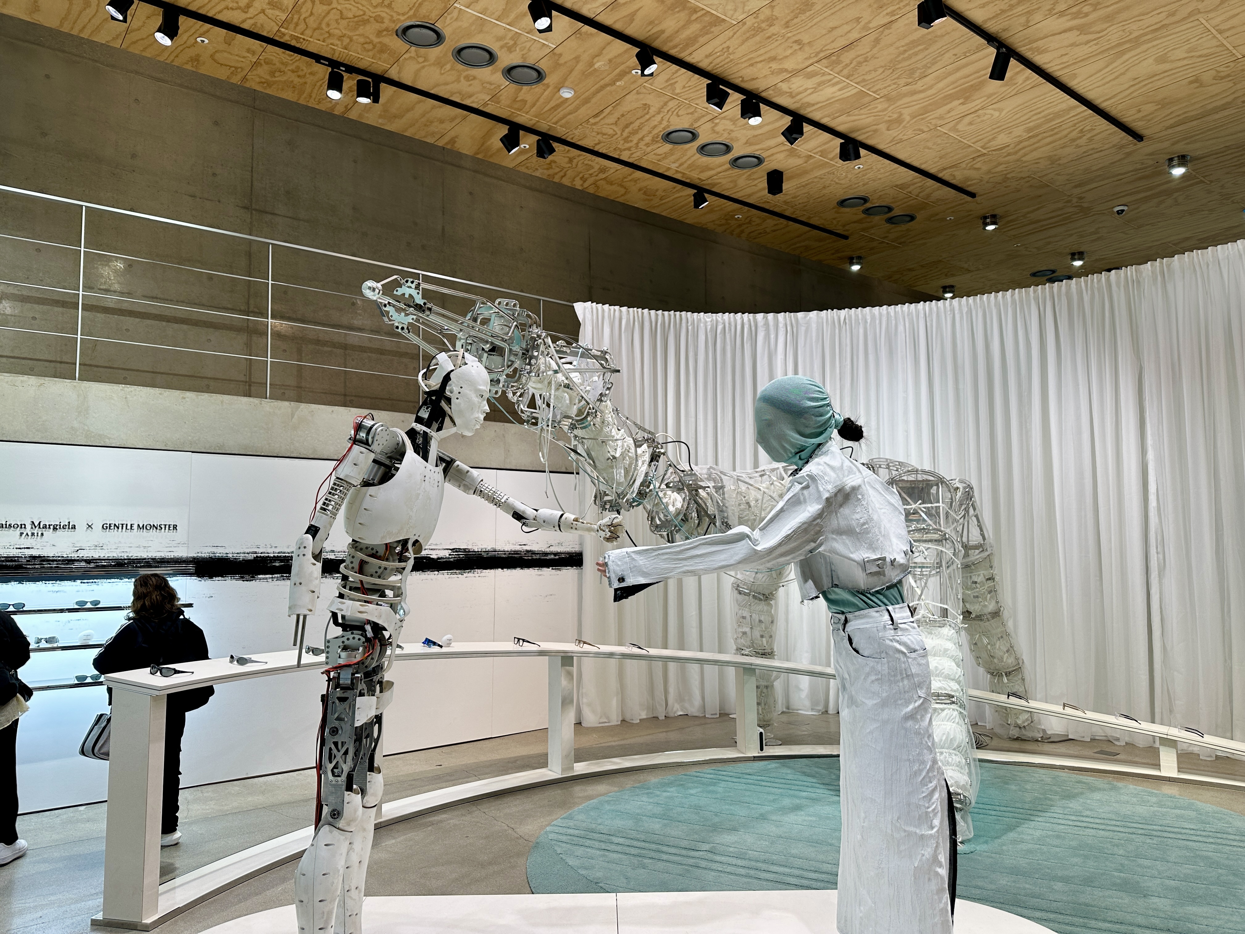 젠틀몬스터 하우스 도산 매장 내부