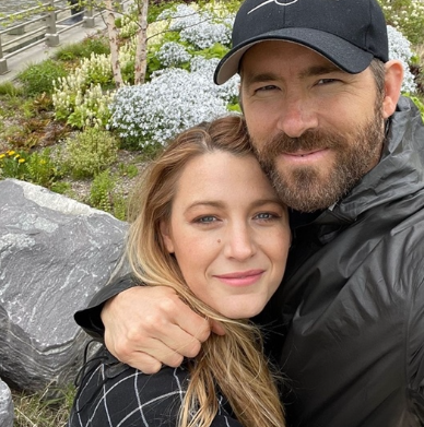 라이언 레이놀즈와 블레이크 라이블리의 다정한 사진