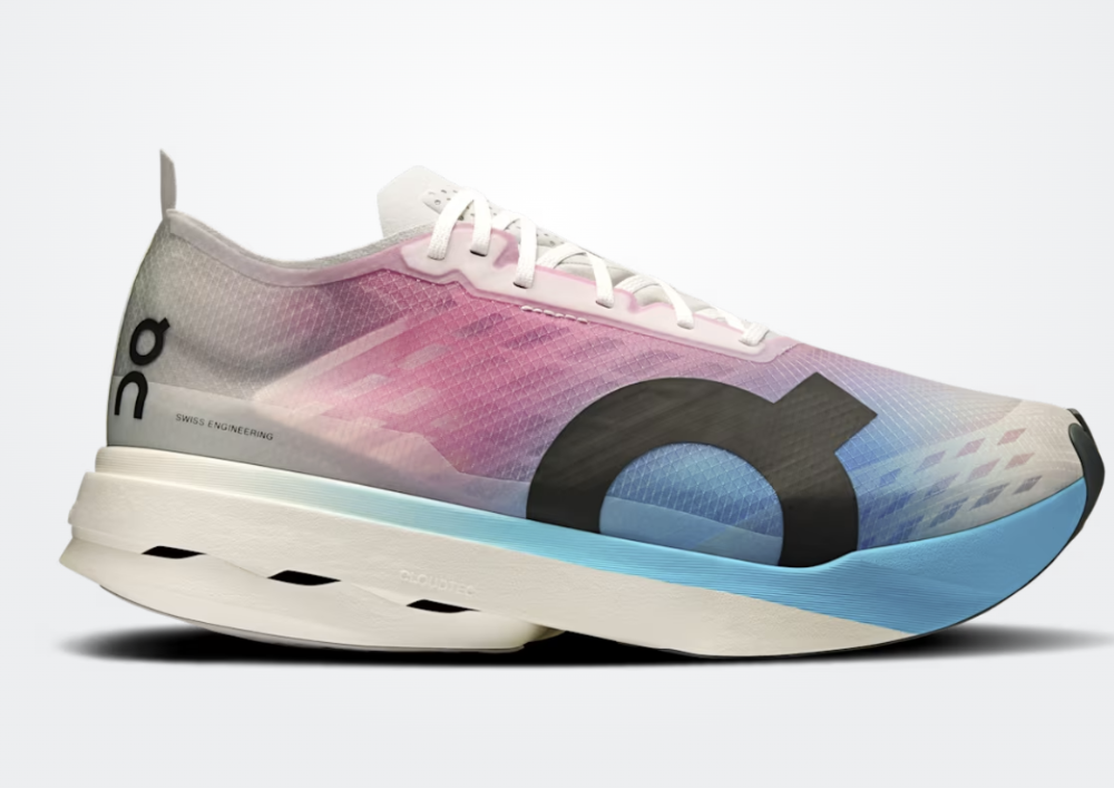 Cloudboom Strike (출처: https://www.on.com/ko-kr)