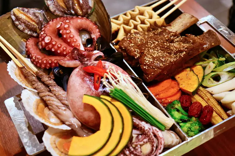 소문의맛집 외식하는날 버스킹 신화 김동완 추천 바닷가재에 해물과 조개 갈비찜 랍스터 조갈찜 맛있는 식당 교대역 교대 맛집 위치 메뉴 가격 정보
