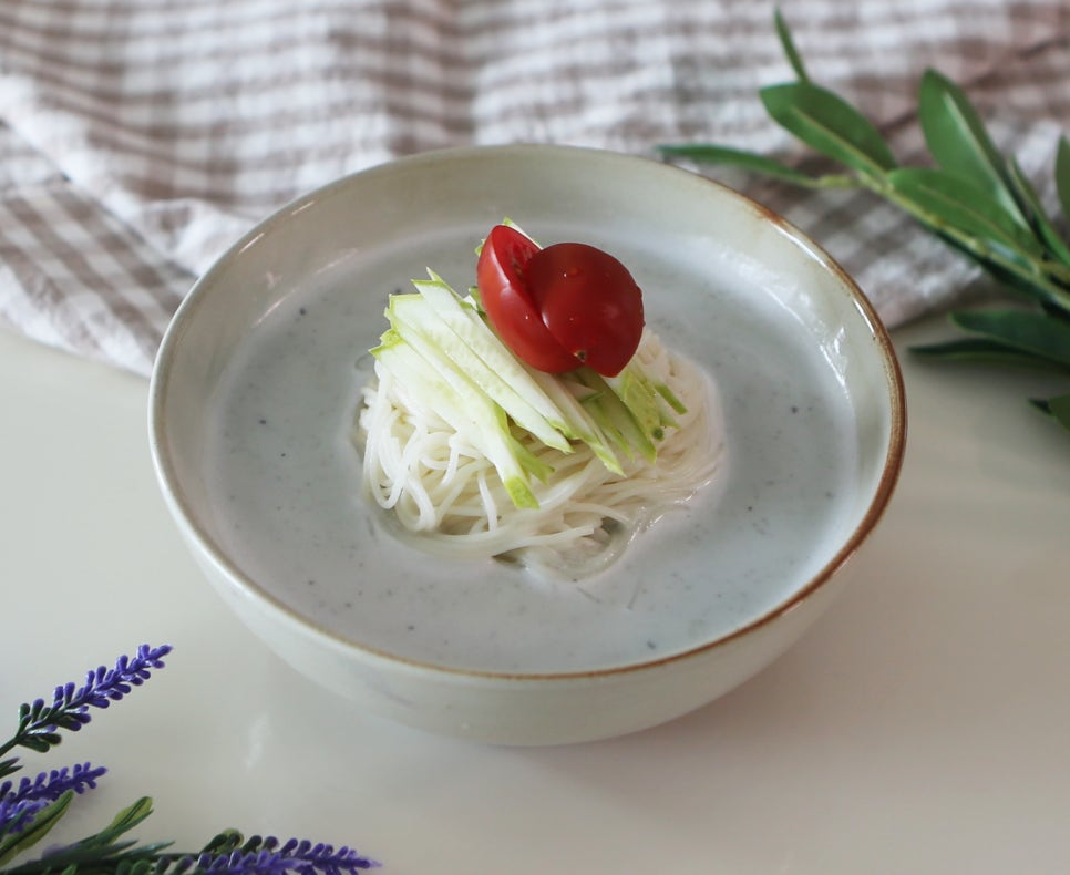 서리태 콩국수