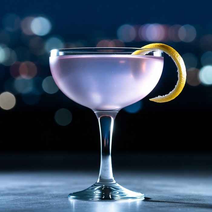 밤하늘을 닮은 은은한 보랏빛과 레몬 필이 조화로운 블루 문 완성 사진