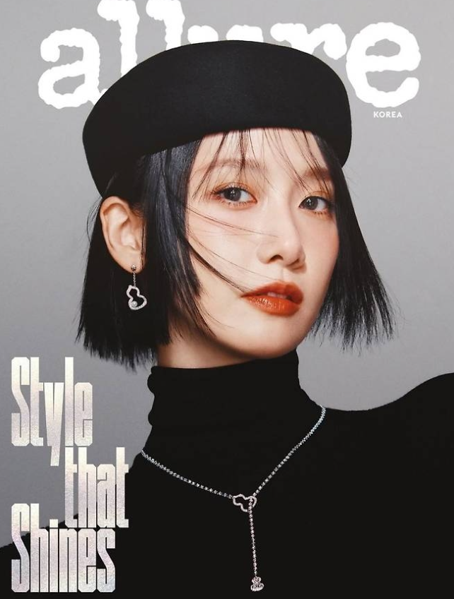 윤아 단발 베레모 화보 변화