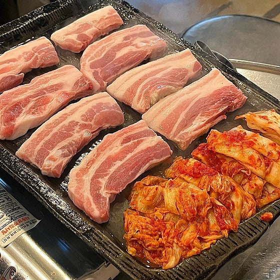 마포 합정동 삼겹살 '신김치생삼겹살'