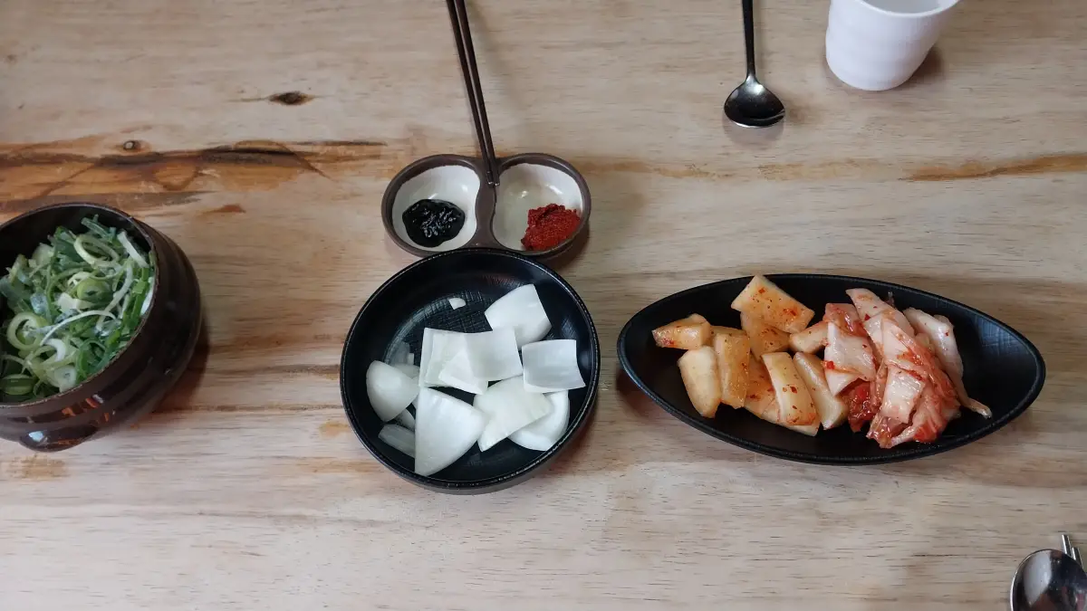가평맛집-설렁탕-소머리국밥-반찬들