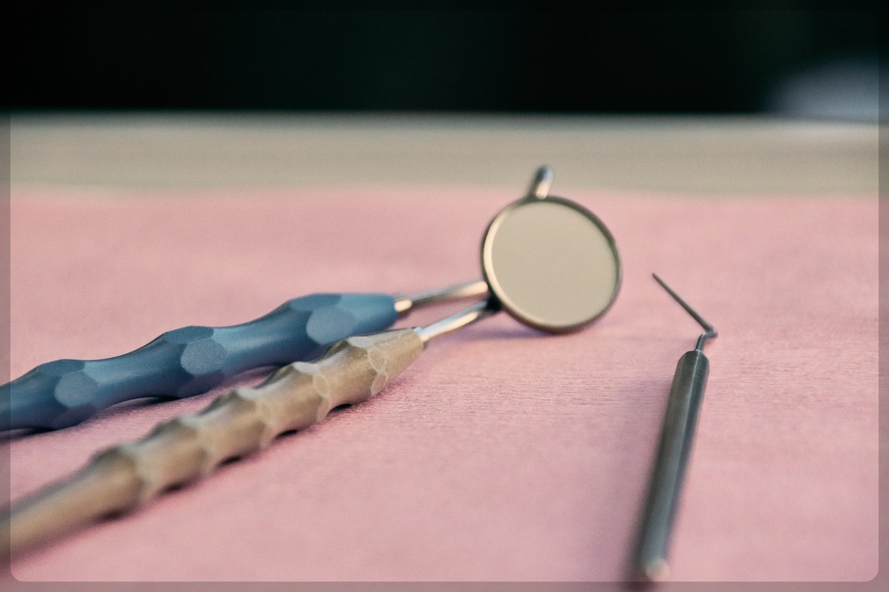 앞니가 흔들릴 때, 이것만은 꼭 알아두세요|원인과 응급 대처법