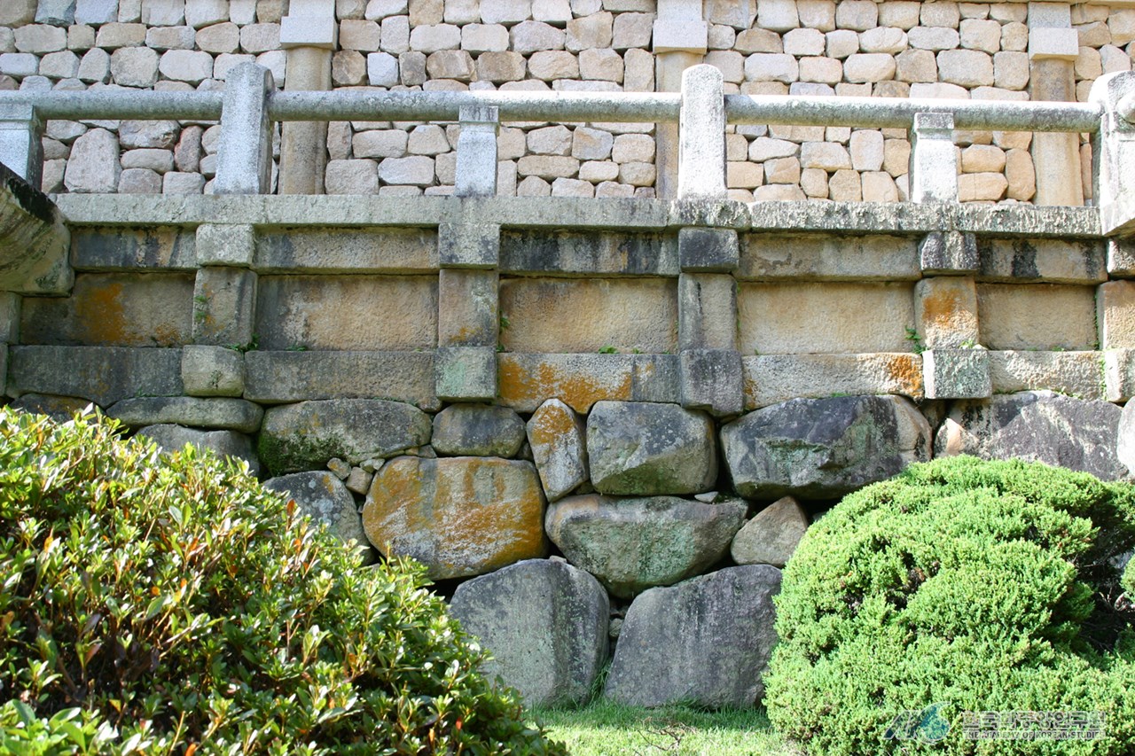 경주 불국사에서 보이는 그렝이질 공법 석축