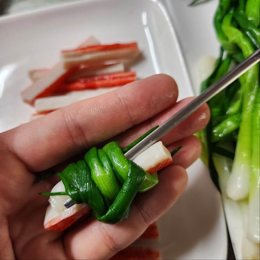 쪽파오징어숙회 쪽파무침 쪽파강회 쪽파 데치기 쪽파데침 쪽파숙지 쪽파오징어말이 쪽파오징어강회 쪽파 초고추장 쪽파 숙회 쪽파 숙회만들기 쪽파숙회 만드는법 달달하니 입맛없을 때 최고 아빠표 초간단 쪽파말이 쪽파숙회 살짝 데치기만 하면 맛있는 쪽파숙회 만들어 지지요 쪽파 말이 파말이 파강회 파숙회 게맛살 쪽파 말이