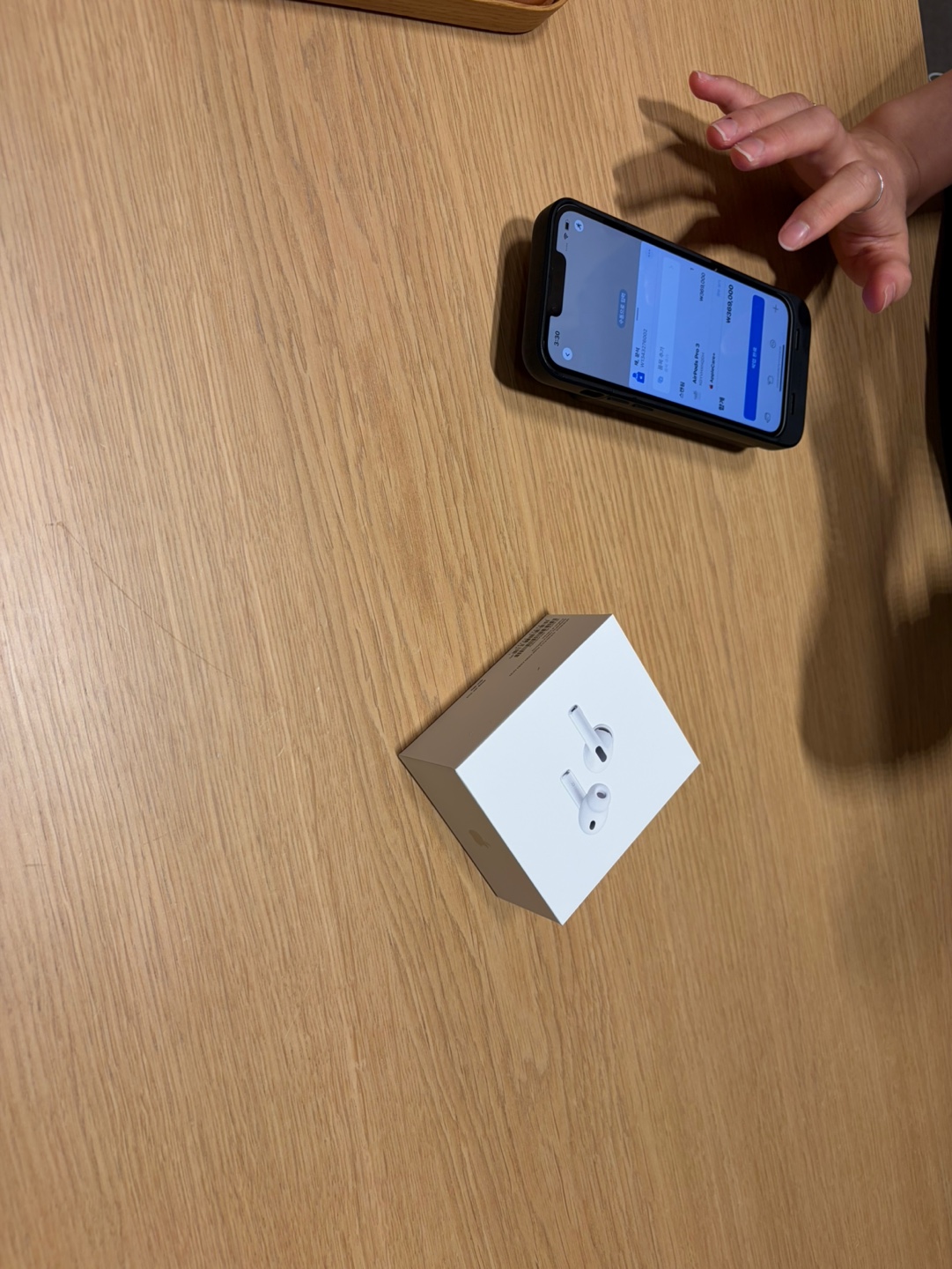 에어팟 프로 3 유닛 착용 후 귀에서 흔들림 여부 비교 사진