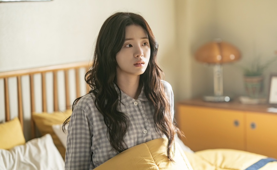 오세이사 : 잠에서 깨어난 서윤. 아무런 기억이 나지 않아 당황하는 장면
