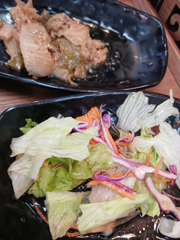 시래마루 묵은지와 샐러드