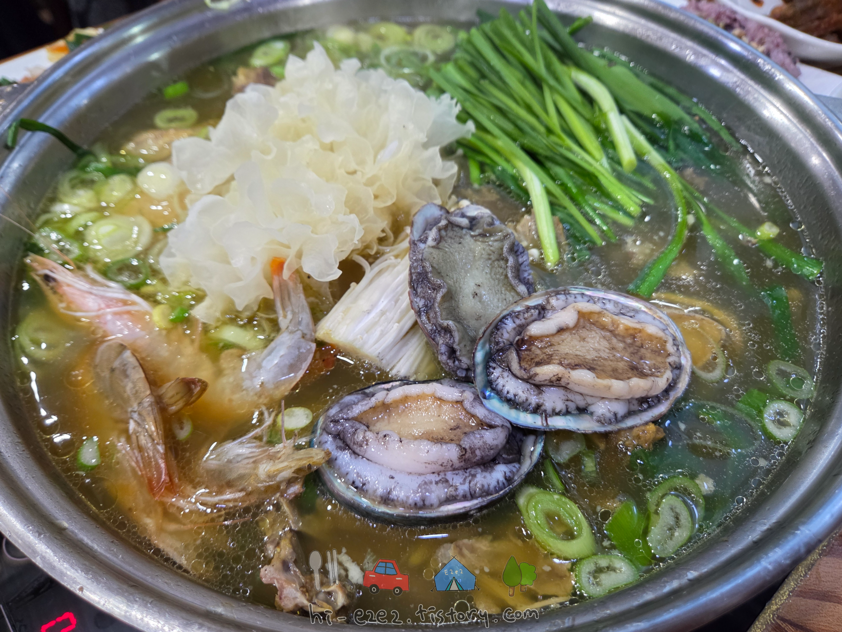 목포 보양식 맛집 로하스황칠오리 황칠해신탕 전복 새우 낙지

목포 관광 맛집 로하스황칠오리 오리훈제 오리불고기 오리볶음