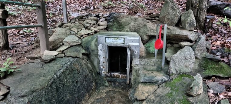 약수터, 빨간 물바가지 1,