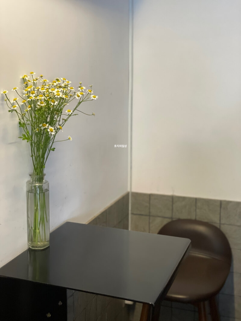 나트랑 로스팅 카페 안 커피 로스터즈 - 감성 좌석