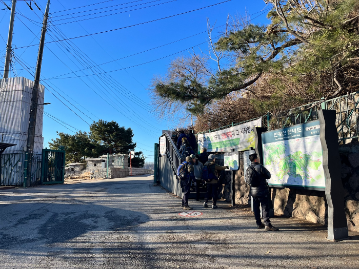 인왕산 올라가는 길 시작점