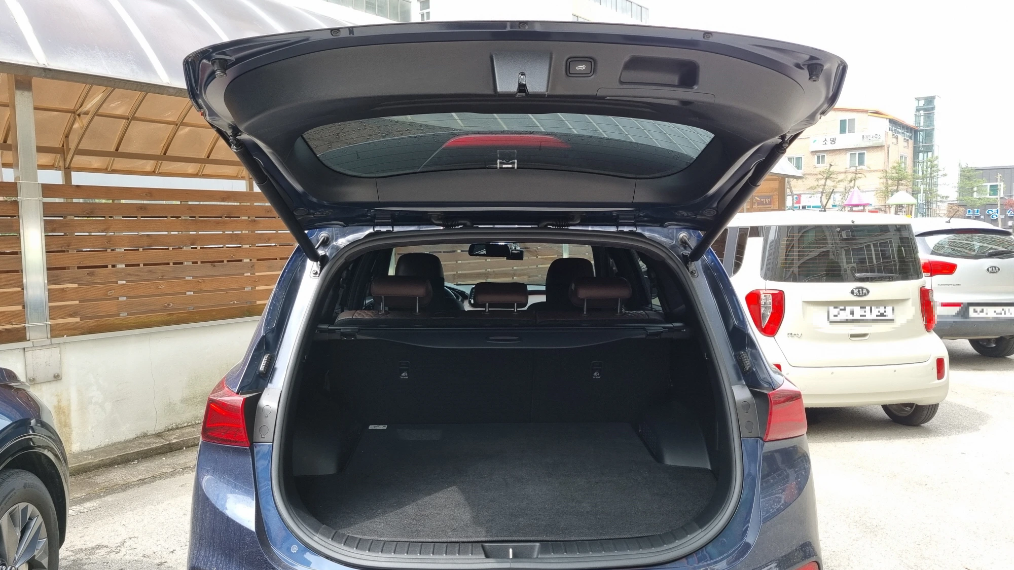 파워테일게이트 열린 모습