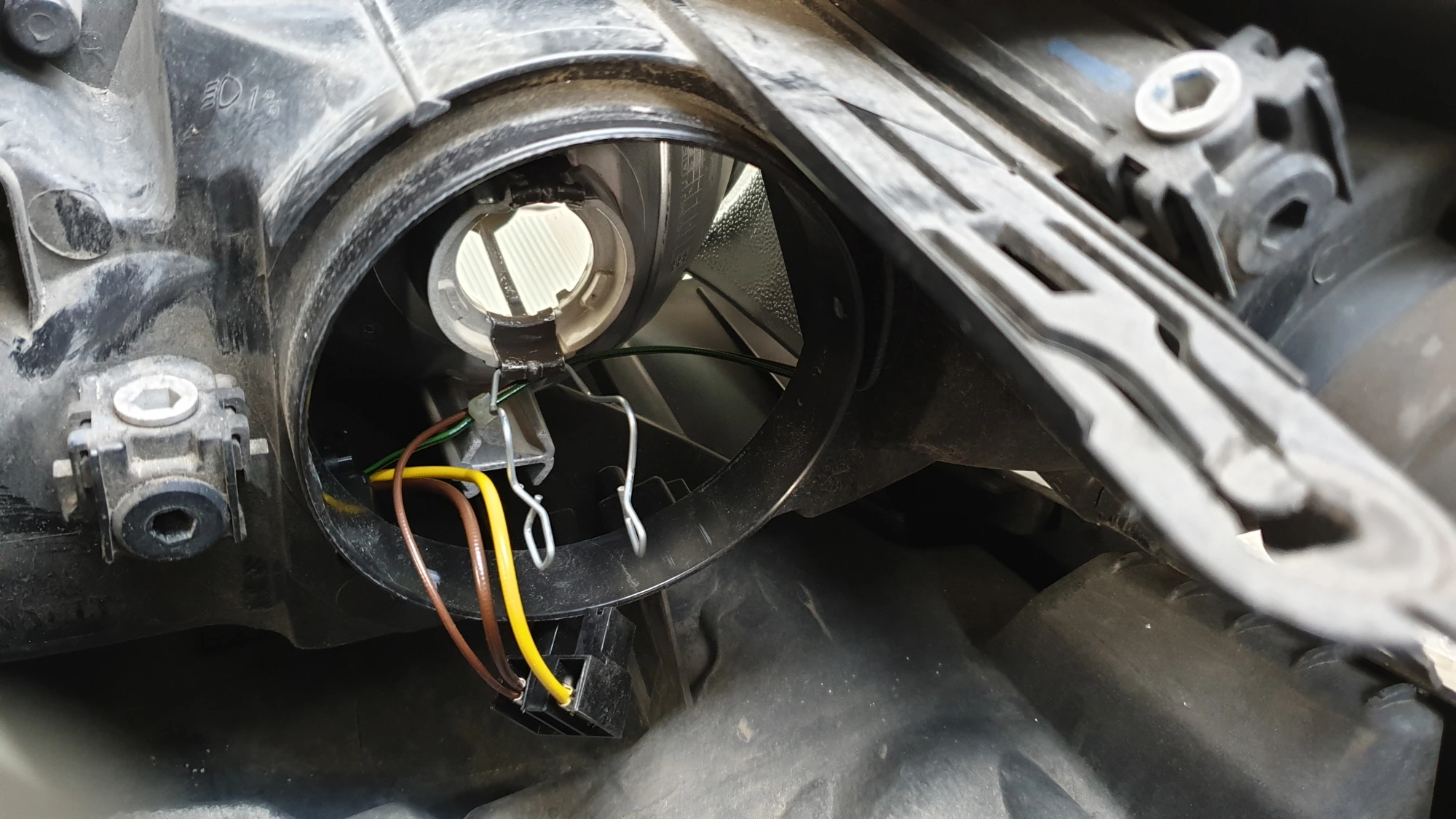 SM3 전조등 헤드라이트 램프 끼우는 곳