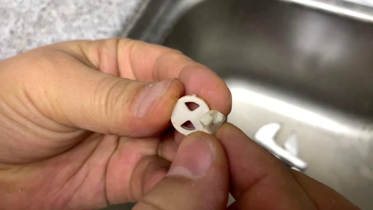 물을 제어하는 세라믹 밸브