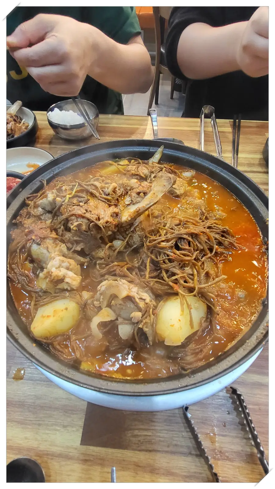 끓고있는-감자탕