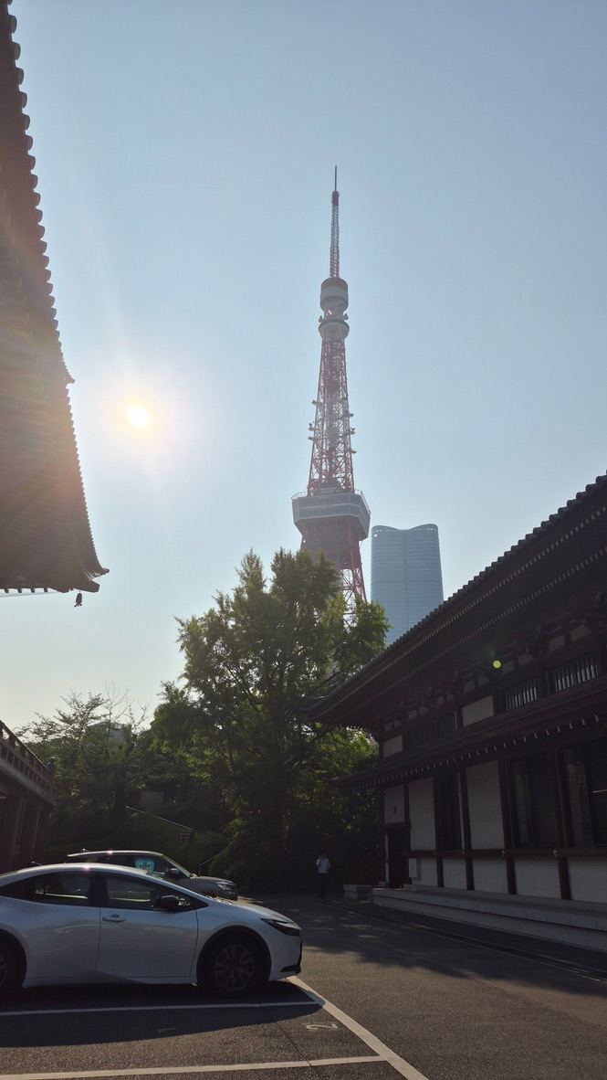 호텔에 짐을 넣어두고 나와서본 도쿄타워.