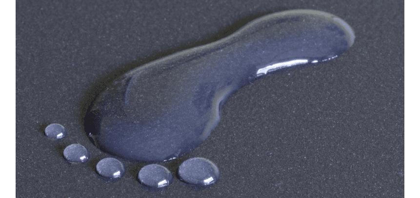 물로 만든 발 모양