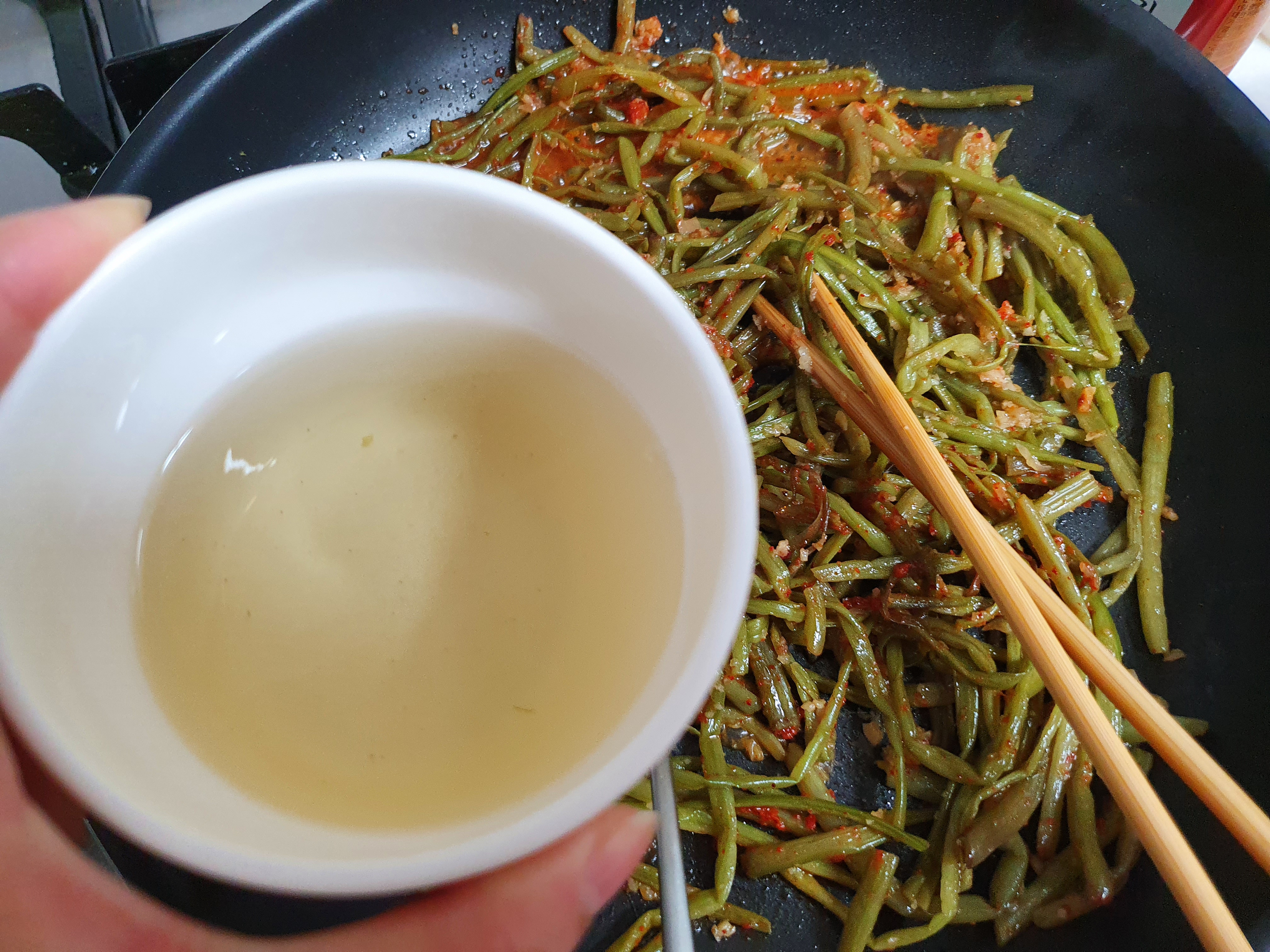 고구마순 볶음, 부드럽게 볶는법 고구마순 손질법