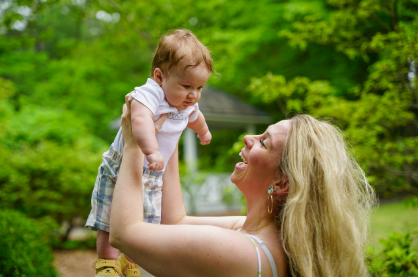 육아 스트레스가 몸에 남기는 ‘육아 후유증’: 호르몬·관절·두뇌 변화
