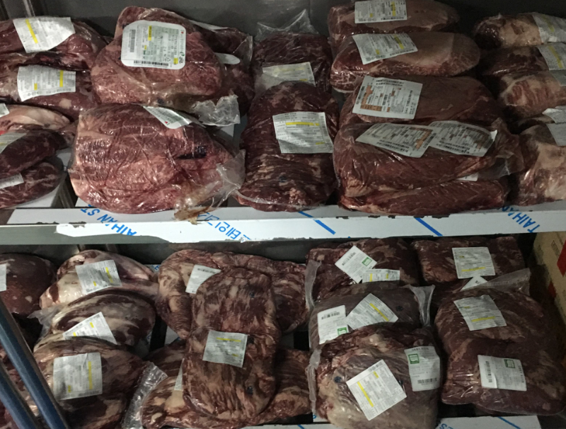 냉장고에서 웻에이징 중인 한우