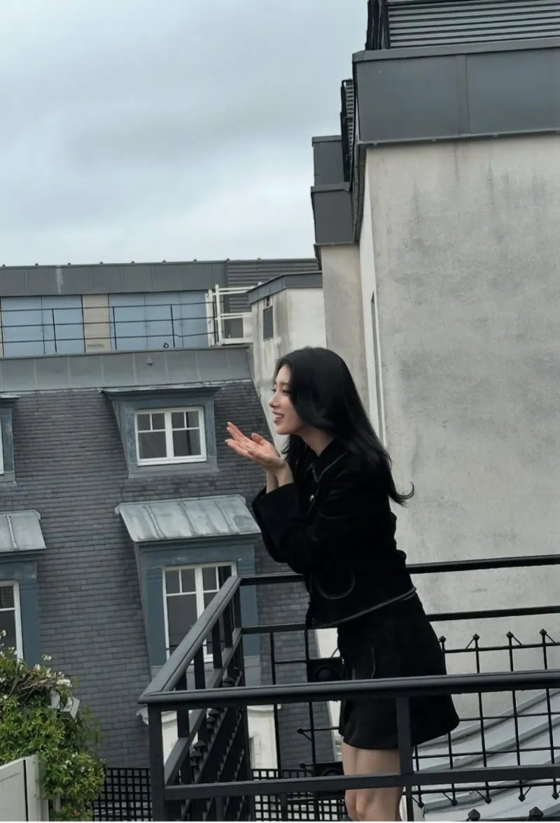 수지셀린느, 수지공항패션, 수지귀국패션, 수지패션, 수지트리옹프백, 셀린느트리옹프, 셀린느가방추천, 셀린느공항룩, 셀린느코디, 셀린느앰버서더, 뷔셀린느, 박보검셀린느, 셀린느25ss, 파리패션위크2025, 수지패션분석, 수지셀린느룩, 수지착장정보, 셀럽공항패션, 셀럽명품가방, 여자공항패션, 명품패션, 명품가방추천, 프렌치시크룩, 꾸안꾸공항패션