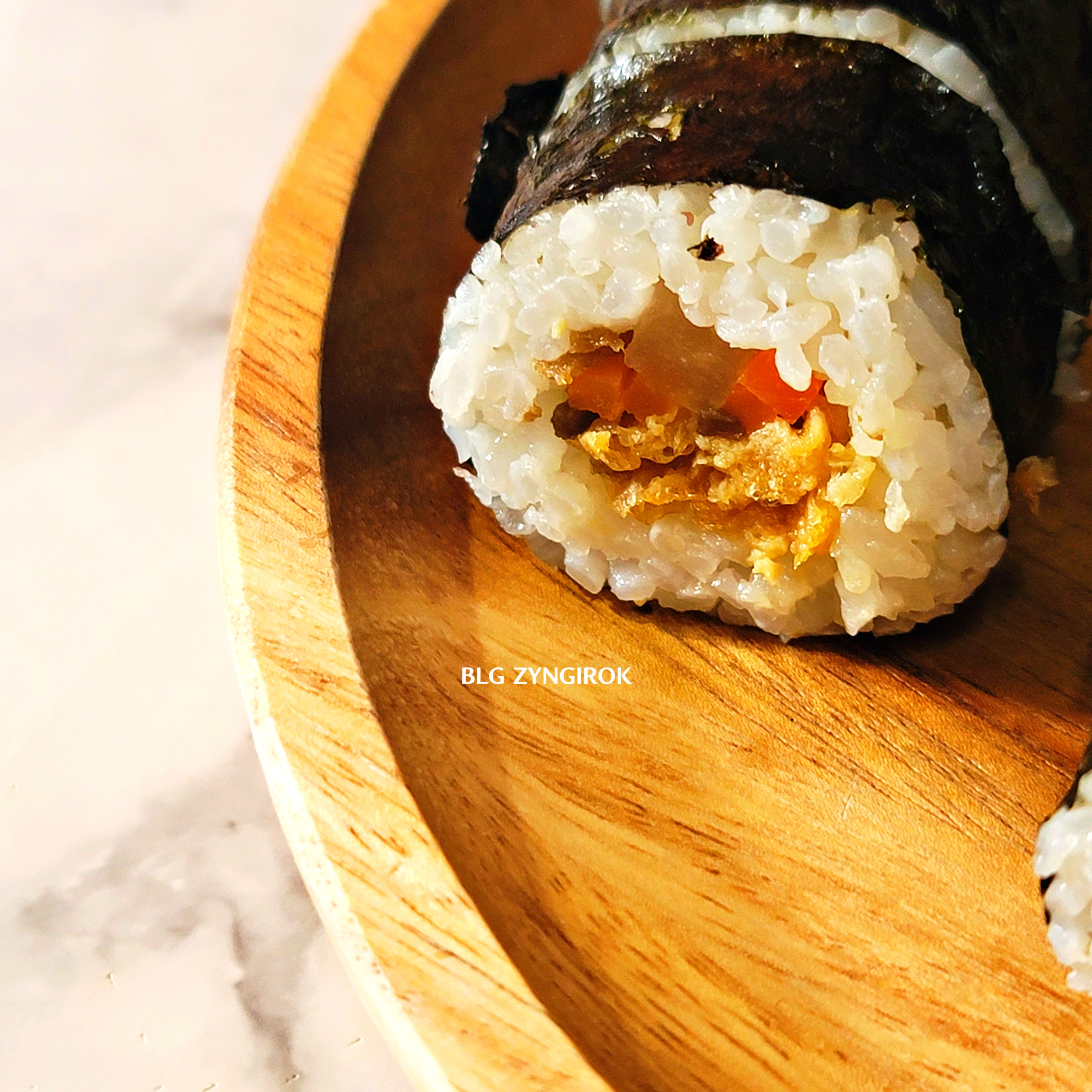 노브랜드 유부우엉김밥 모습이다.