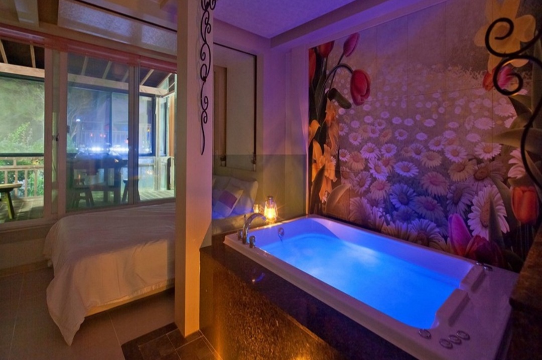 예그리나 펜션 102호 스파