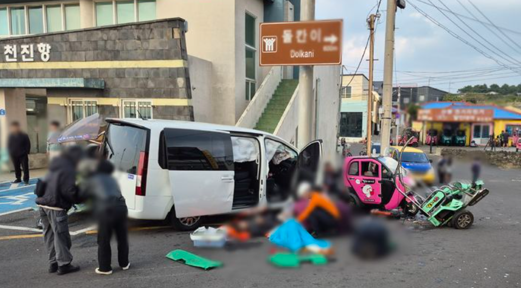 제주도 승합차 돌진