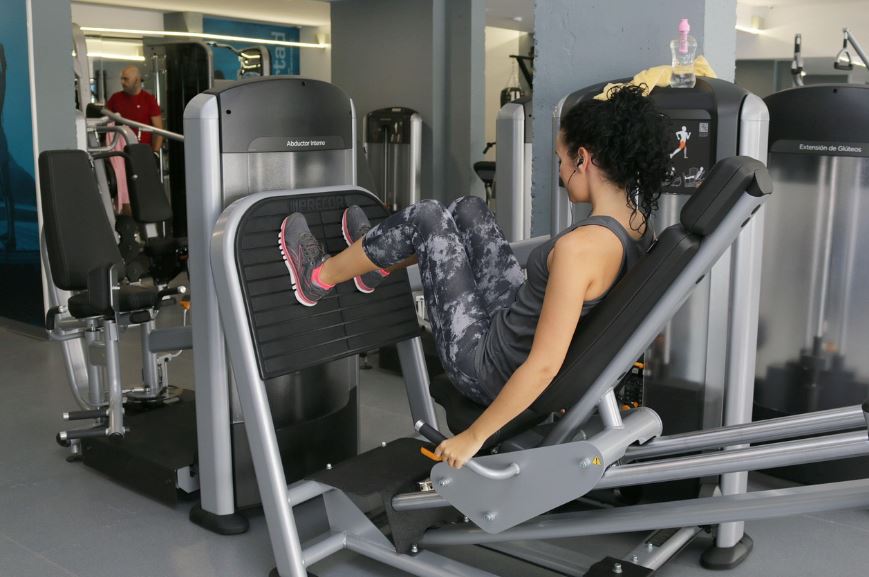 필라테스하는 모습