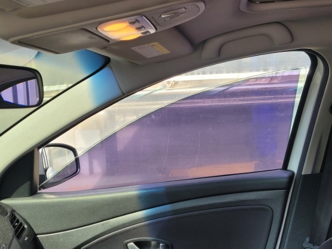 자동차 창문 사진