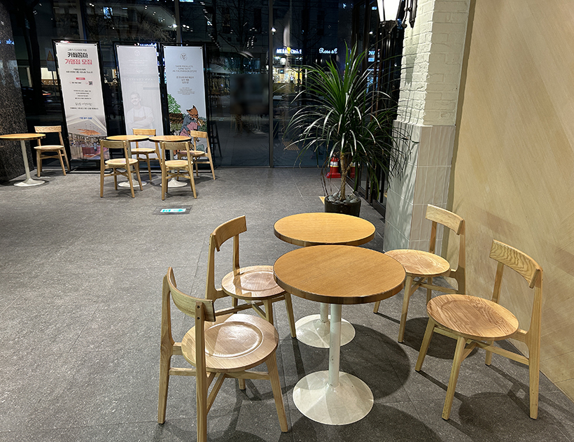 카페꼼마-얀쿠브레-매장2