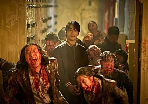 군체 연상호 감독 나이 프로필 학력 고향 경력 연봉 영화 200만 돌파 전지현 구교환 캐스팅 비화 총정리