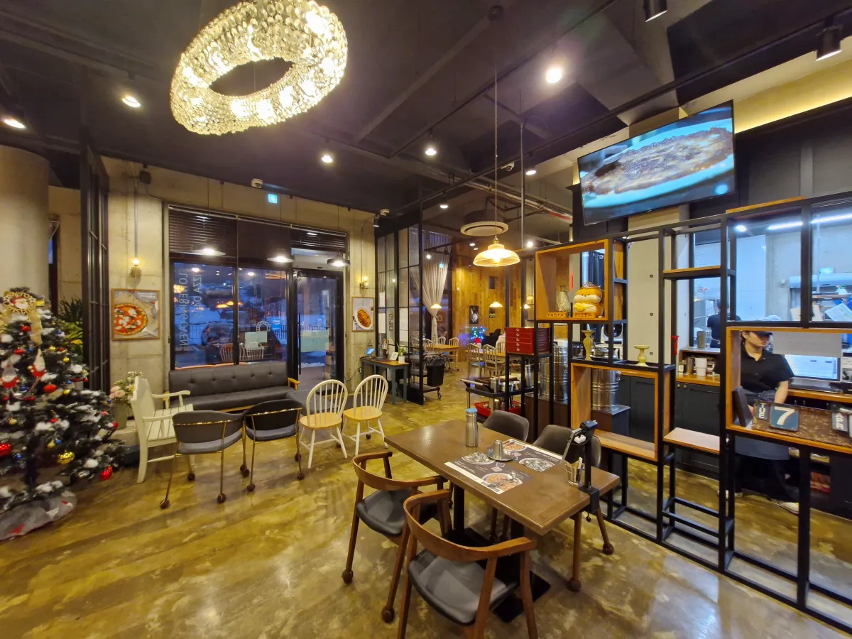 크리스마스-분위기가-나는-내부-매장인테리어