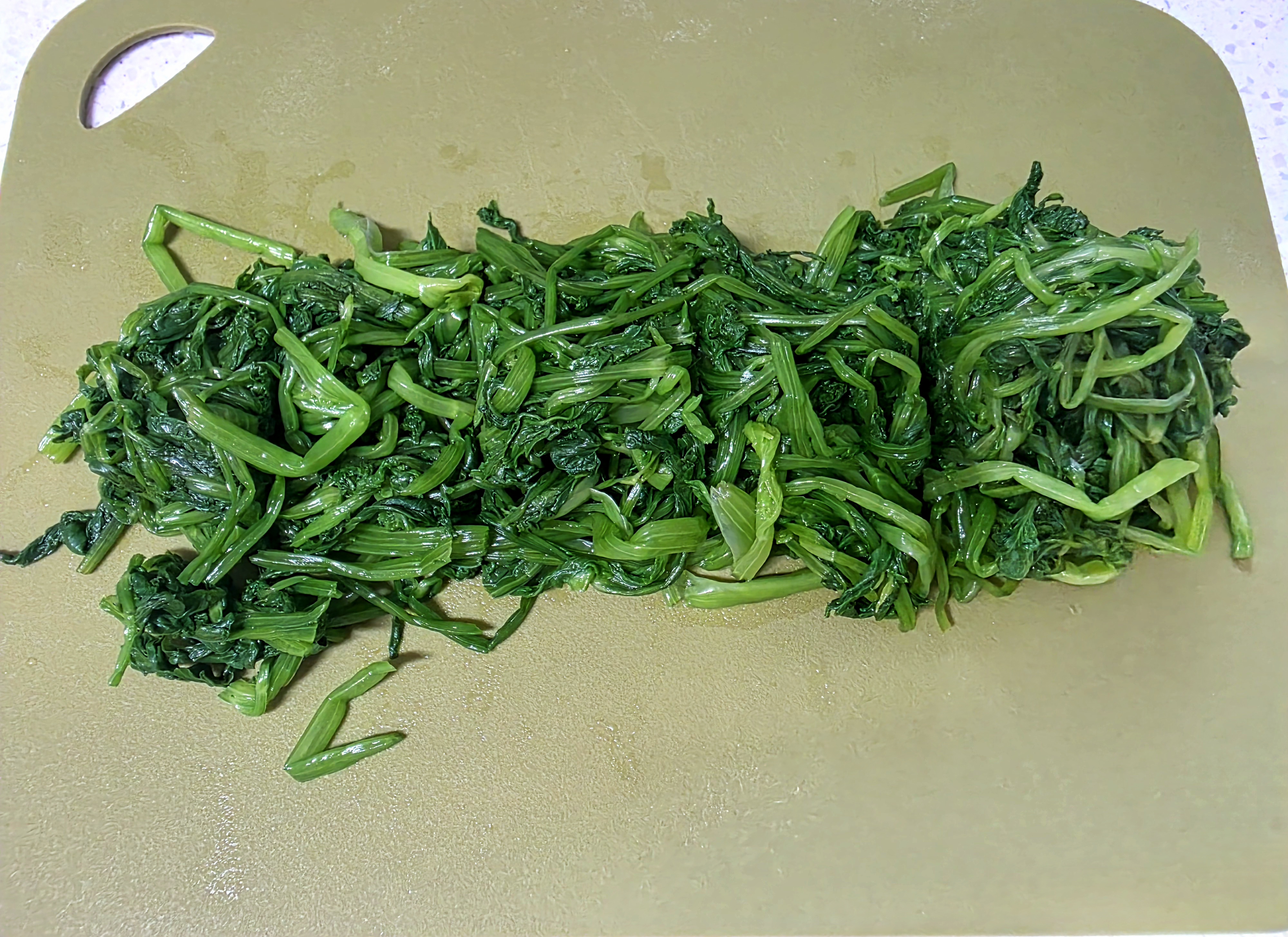 적당한-크기로-썰어요.