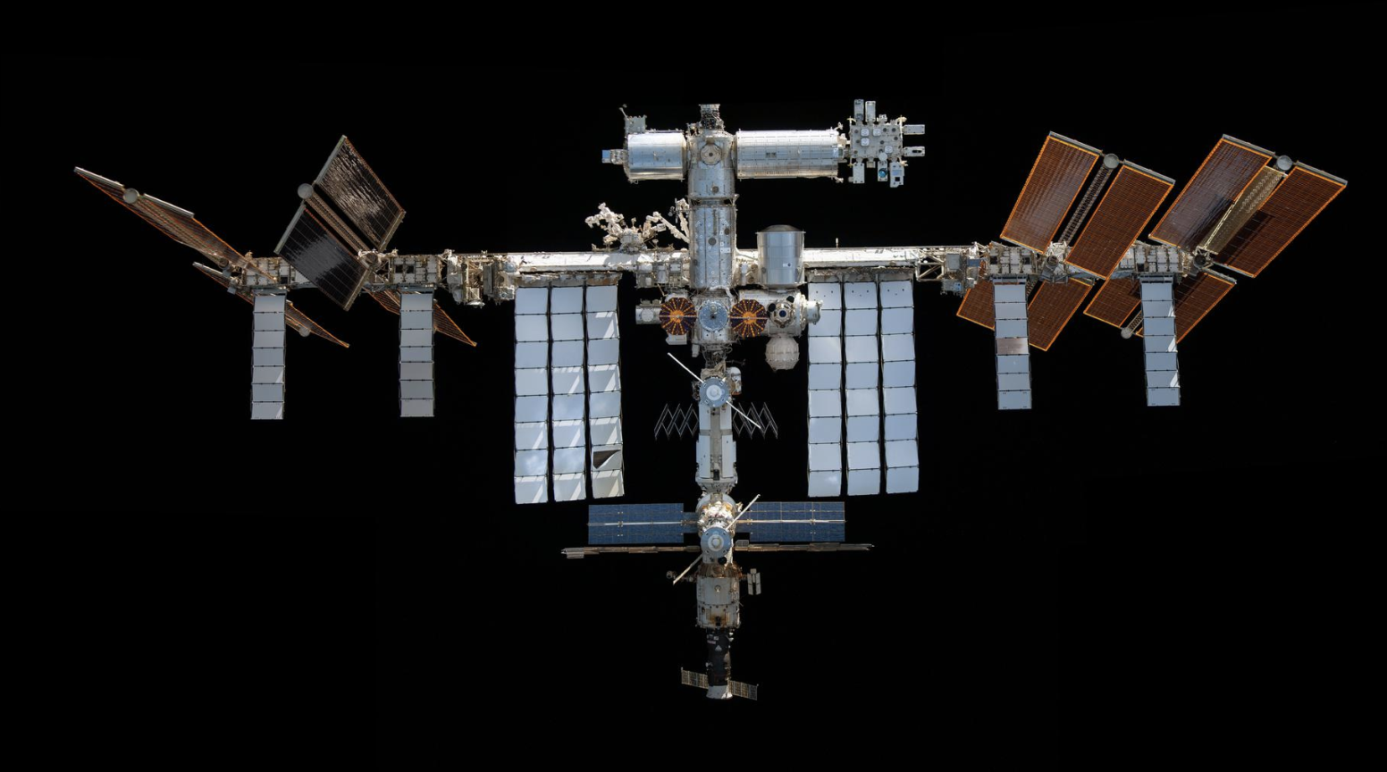 현재 운영 중인 국제우주정거장(ISS)의 전체 모습 사진 