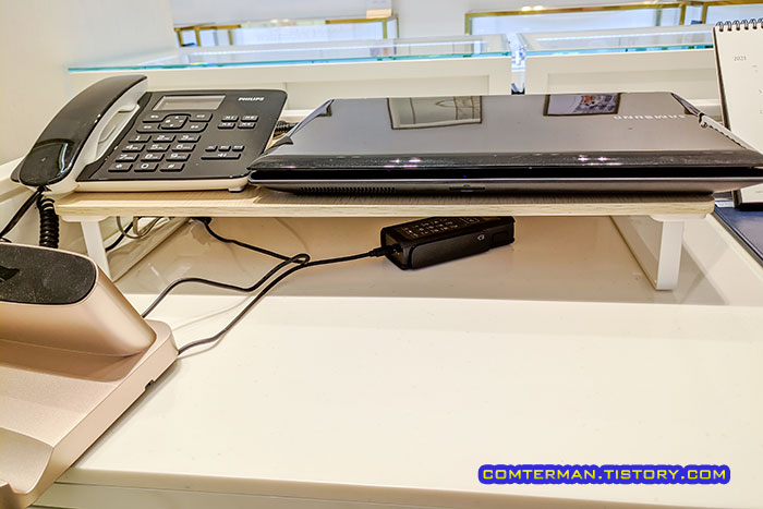 이메이션 MST-01WD 모니터 받침대 하부 공간