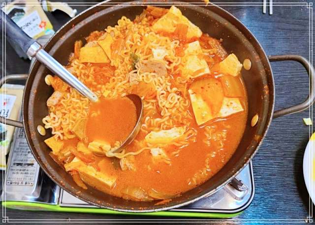 시흥 배곧 맛집 단돈 3천원 돼지 고기 듬뿍 김치찌개