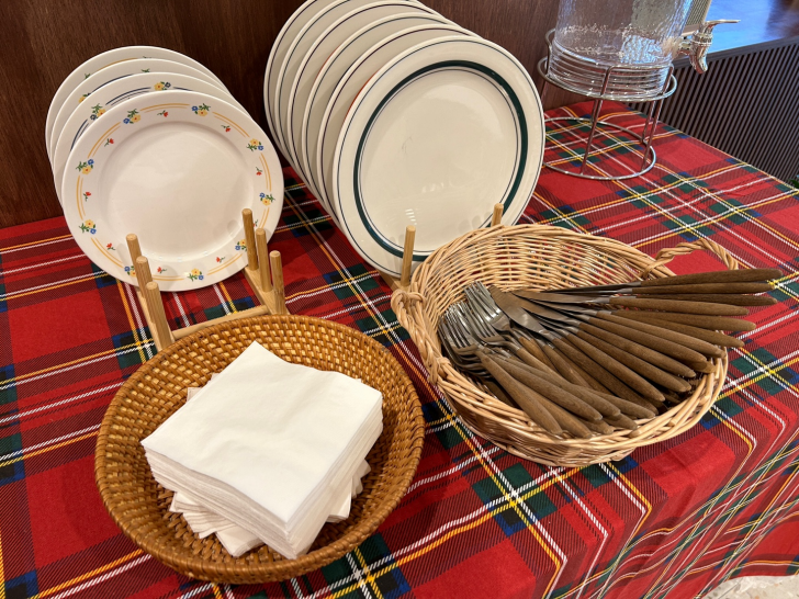 버터멜로우-매장-식기류