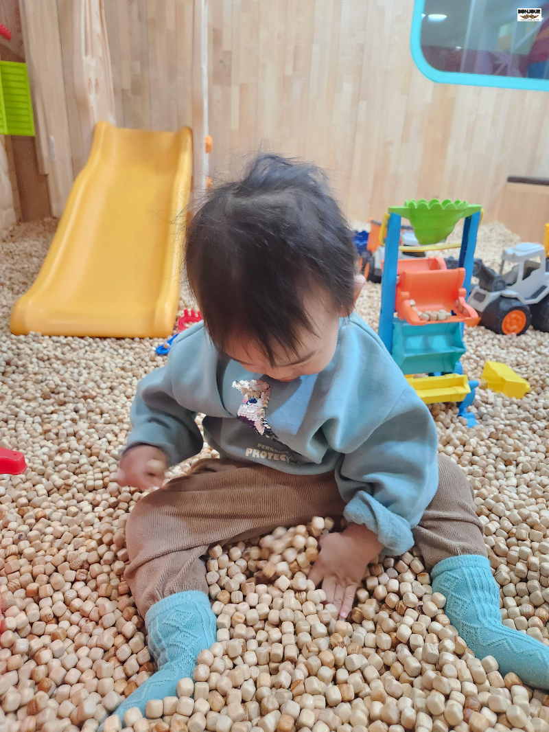 편백룸에서 촉감놀이하는 20개월 아기 성장