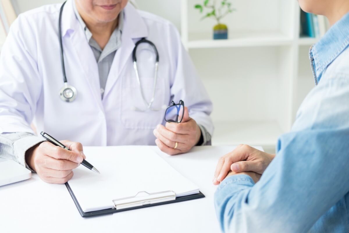 매년-정기검진을-받는-남성