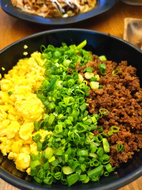 경주 황리단길 료미 스테이크덮밥, 소보로덮밥, 가쿠니덮밥