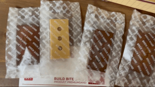 브릭샌드-낱개-포장된-브릭-모습-영상