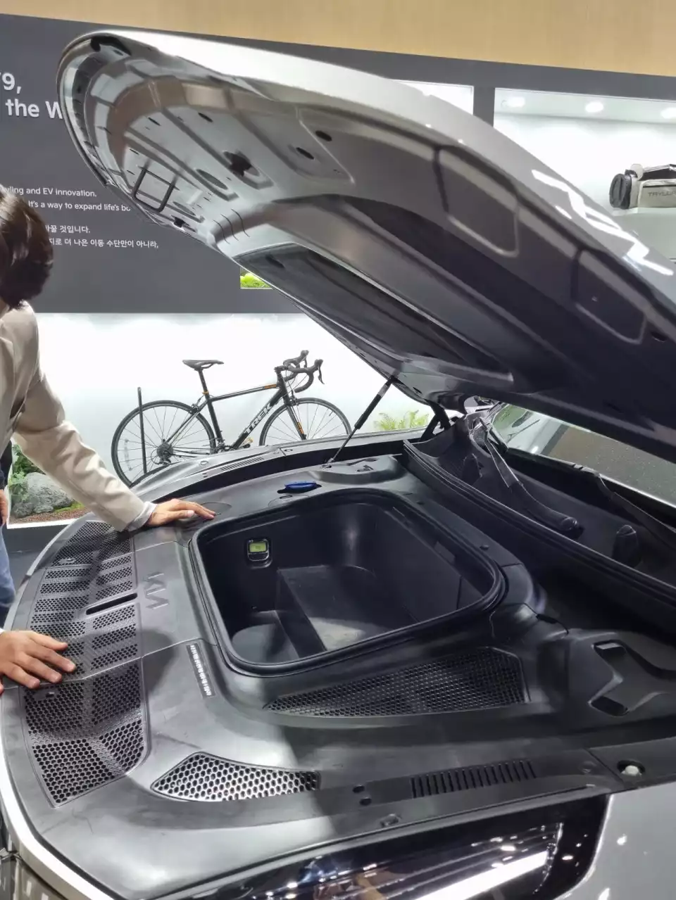 EV9의 프렁크는 이렇습니다.
