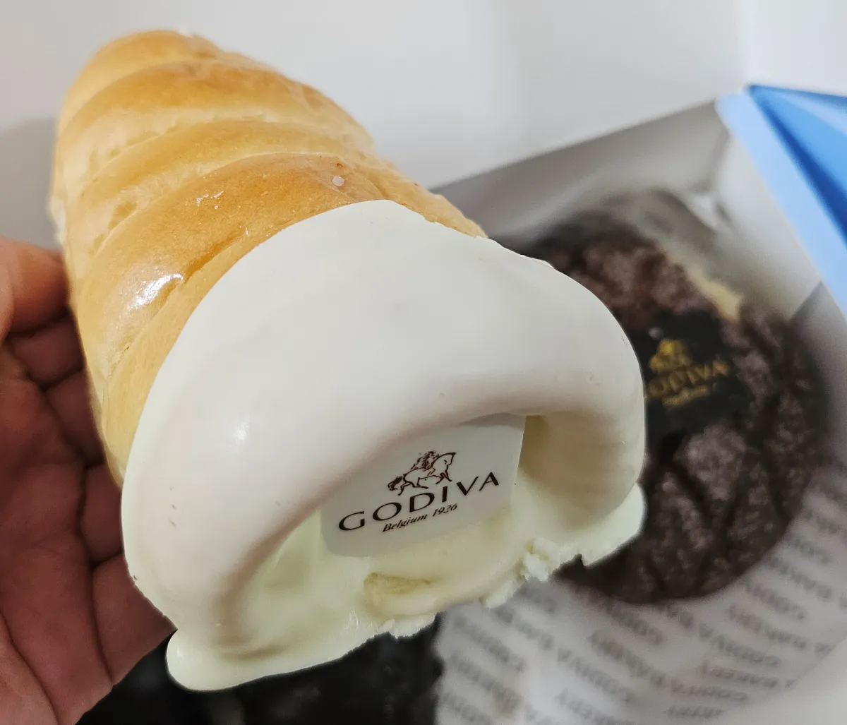 우유가득 화이트초콜릿 크림 소라빵