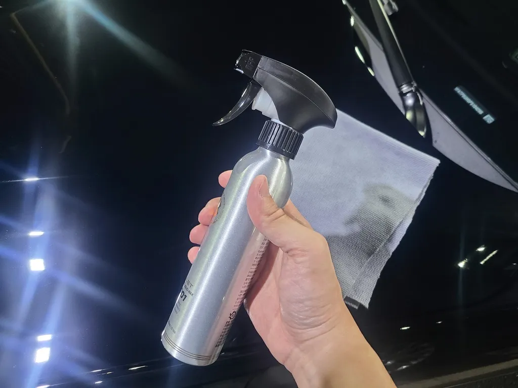 한 손으로 쉽게 잡히는 L100