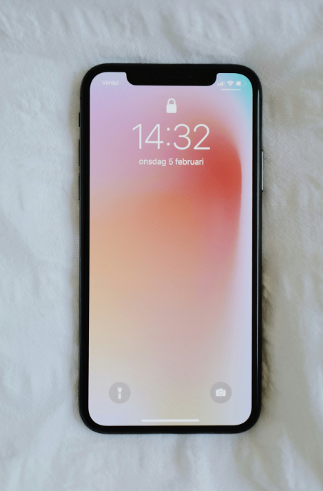 스마트폰 충전 중인 모습